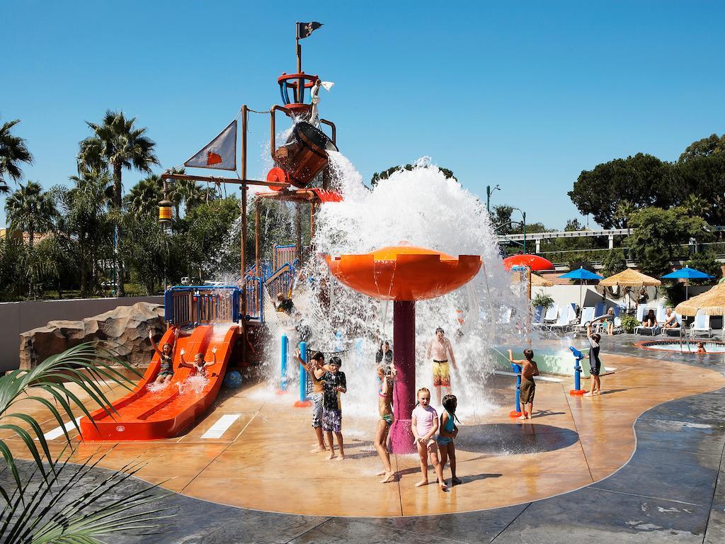 Howard Johnson By Wyndham Anaheim Hotel & Water Playground Instalações foto