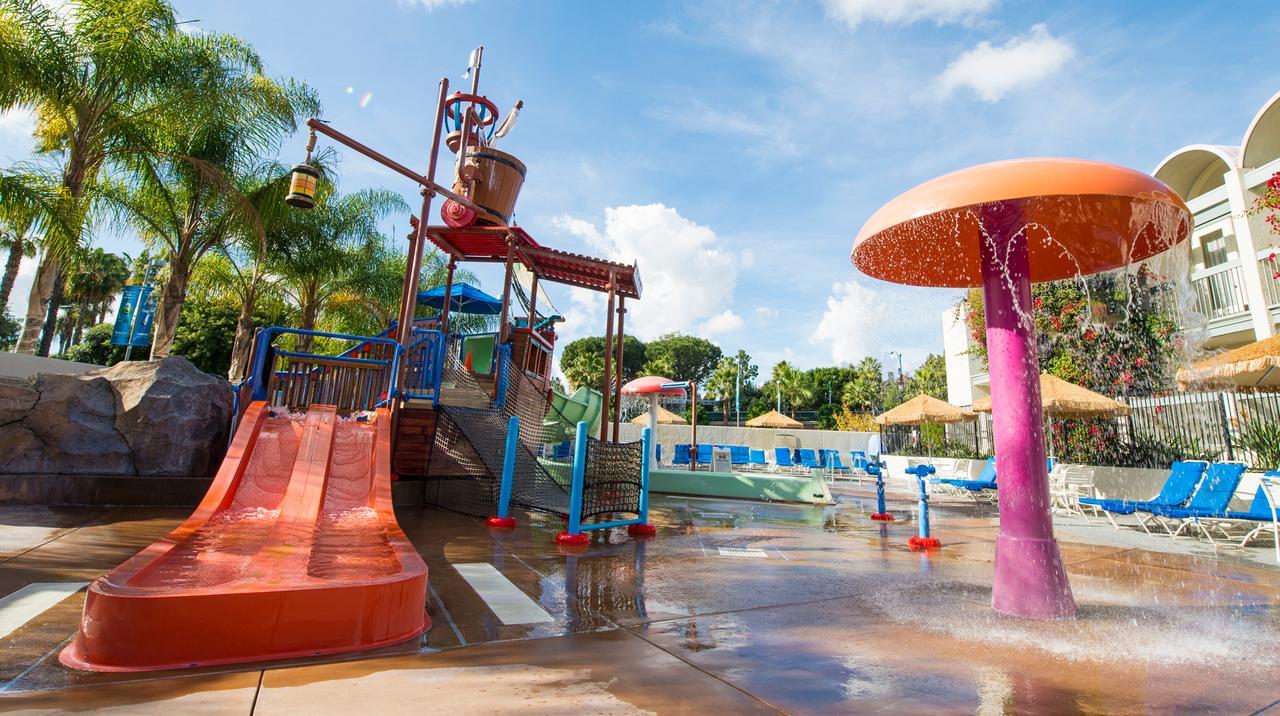 Howard Johnson By Wyndham Anaheim Hotel & Water Playground Exterior foto